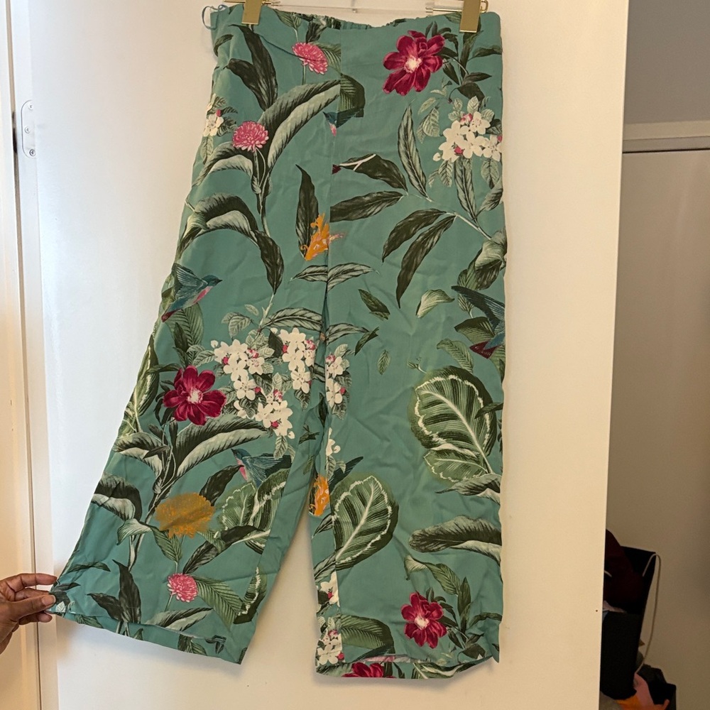 Vero Moda Tropical Print Cropped Pants - Green and Pink